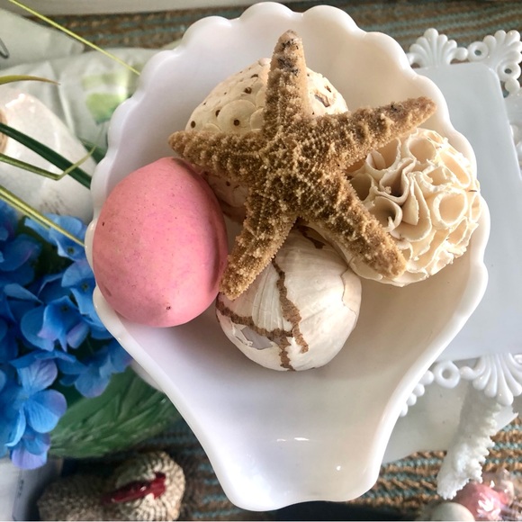 Vintage Westmoreland Milk Glass Dolphin Stem Shell Compote/Bowl - Picture 4 of 9